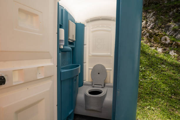 Best Portable toilet rental cost  in Santa Venetia, CA