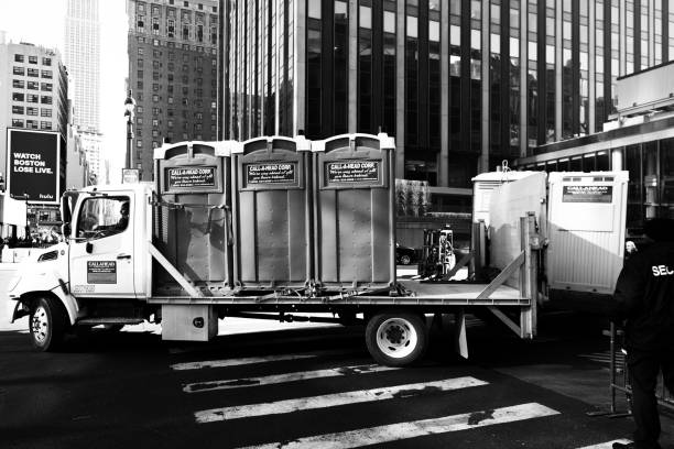 Best Luxury portable toilet rental  in Santa Venetia, CA